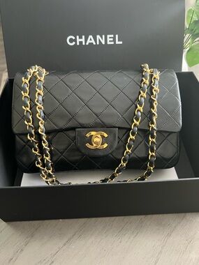 AUTHENTIC CHANEL Matelasse 25 DoubleFlap  Shoulder Bag Black Lambskin Leather😍❤️